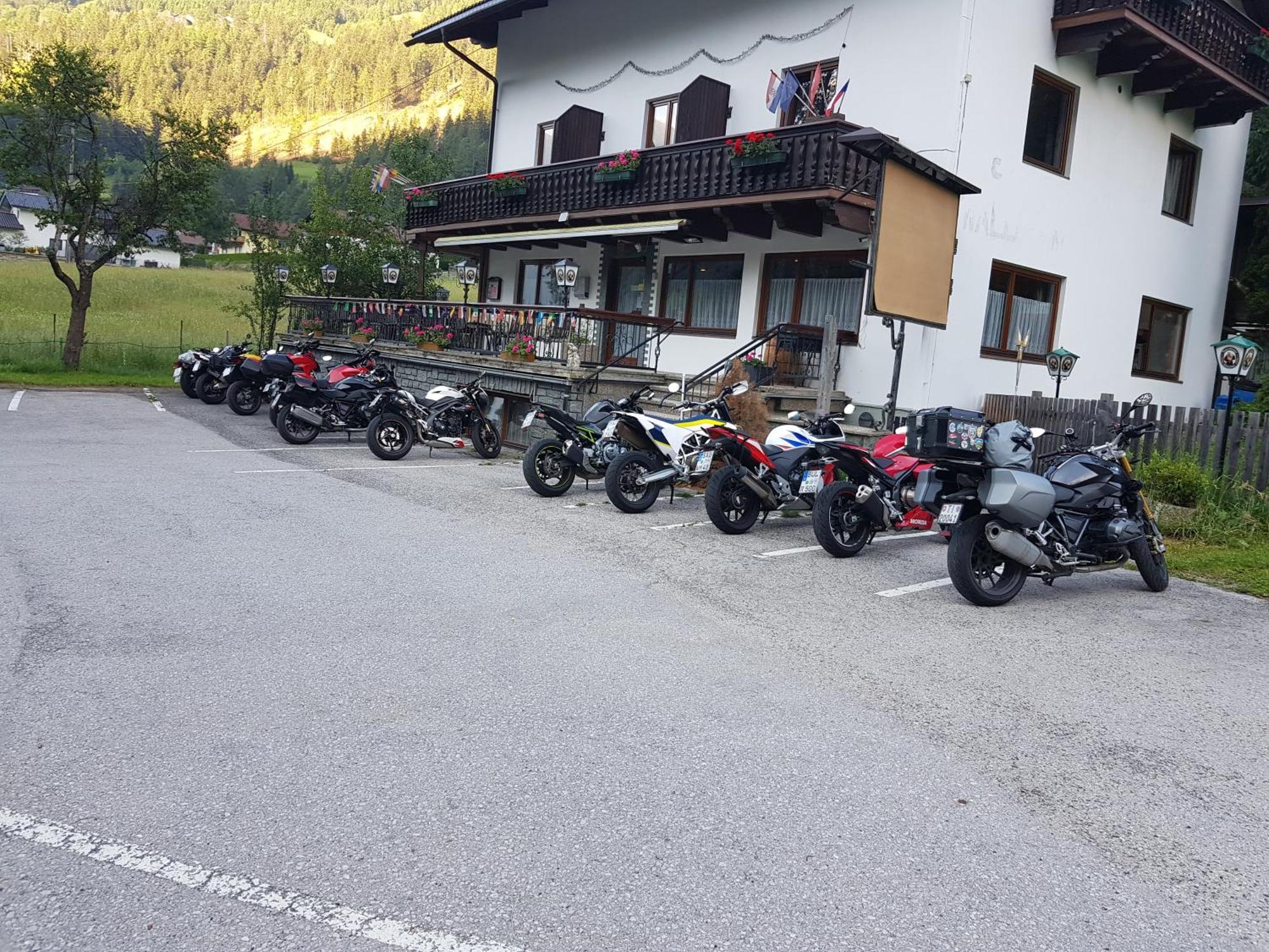 Tattoo Pension Mit Restaurant Und Tattoo-Studio Mörtschach Exteriör bild