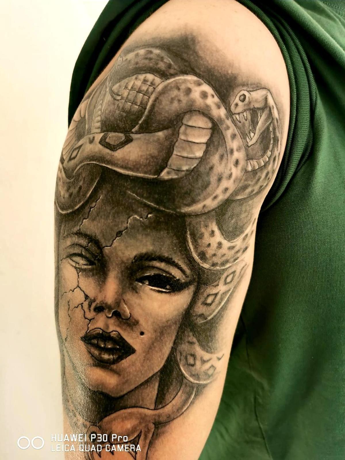Tattoo Pension Mit Restaurant Und Tattoo-Studio Mörtschach Exteriör bild